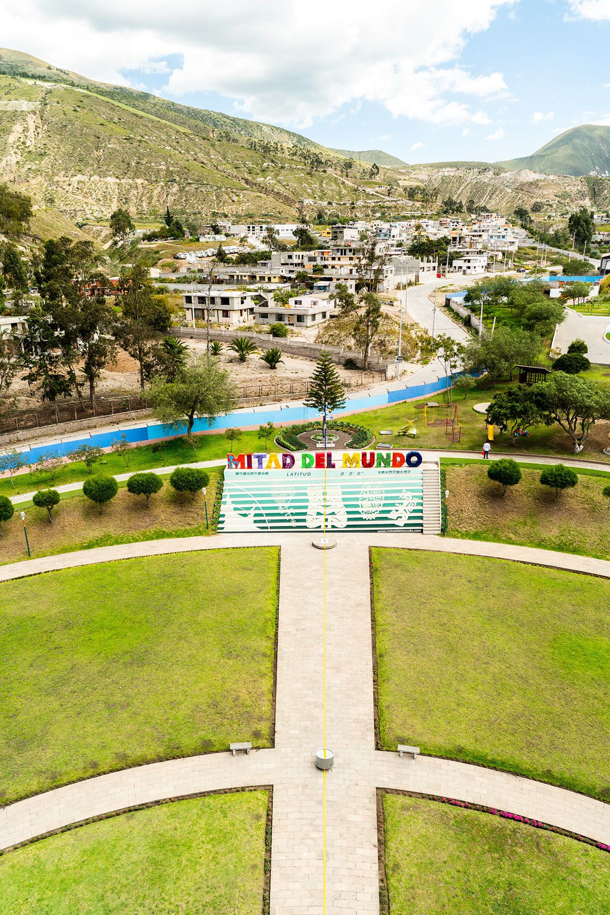 Quito, photographed by Jonathan Byrne